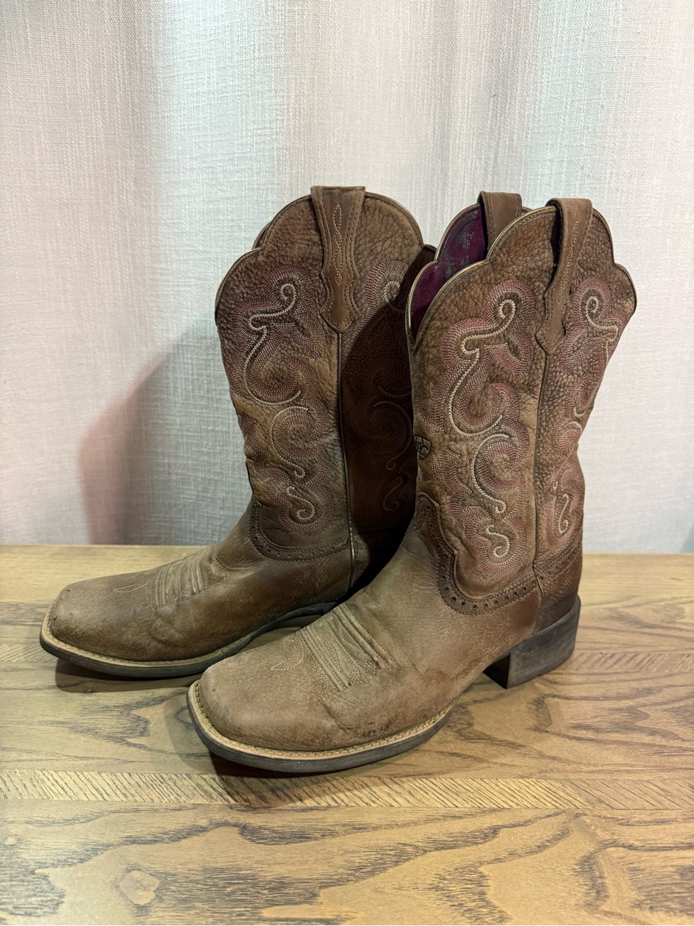 Ariat Brown Distressed Leather Western Cowboy Boots with Embroidered Shaft